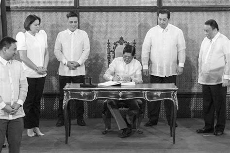 P5.268 trilyong National Budget sa 2023, pirmado na ni .